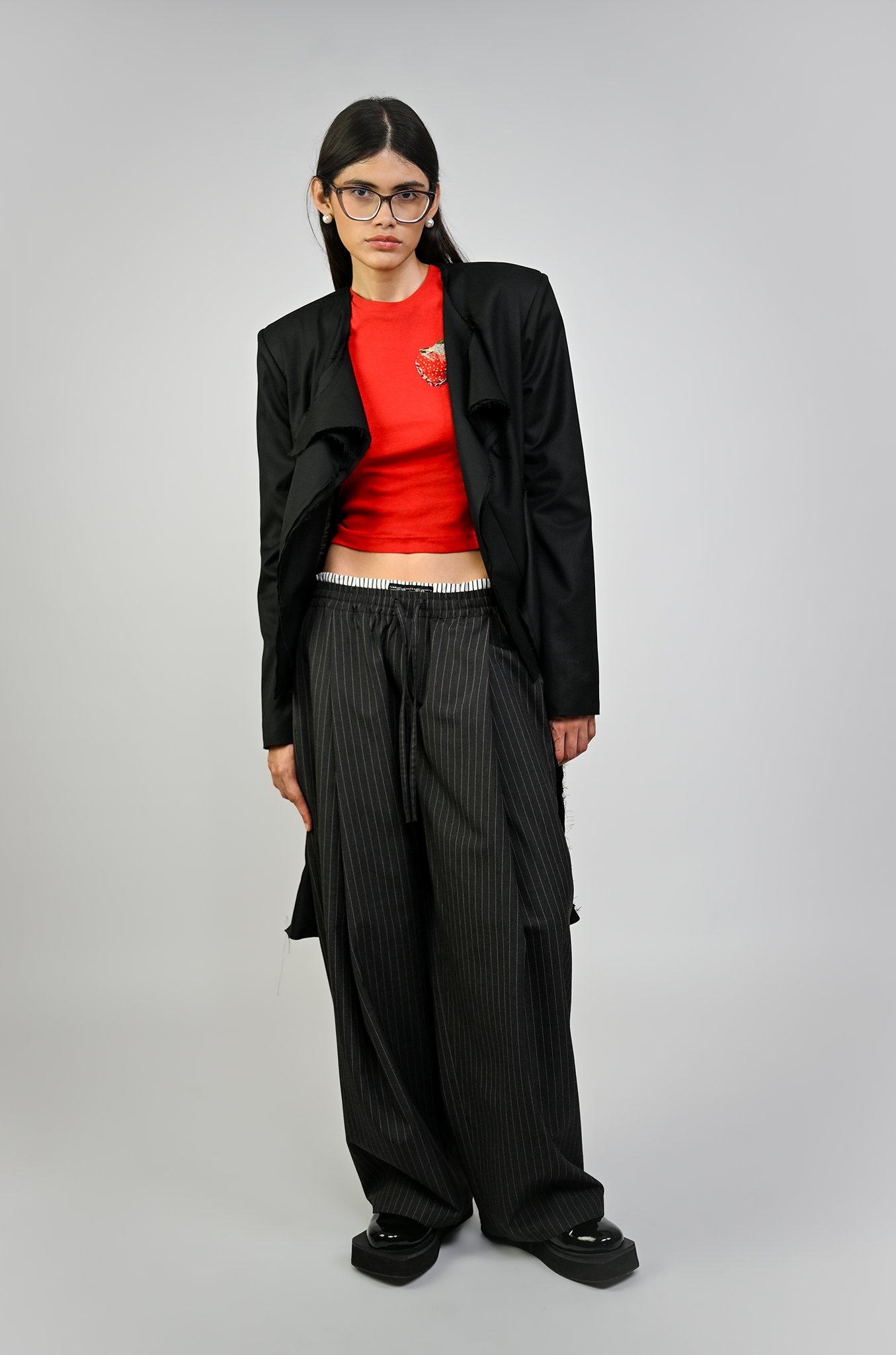 Pleated pinstriped trackpant(Black)
