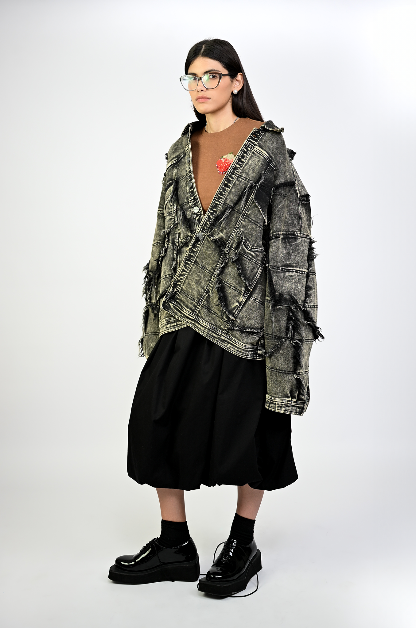 Embroidered Fitted T-shirt (Brown)