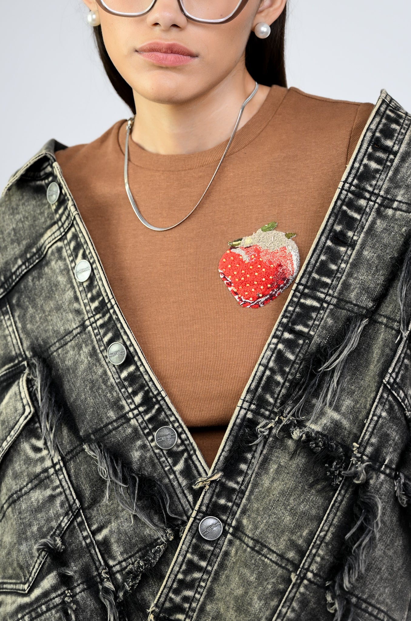 Embroidered Fitted T-shirt (Brown)