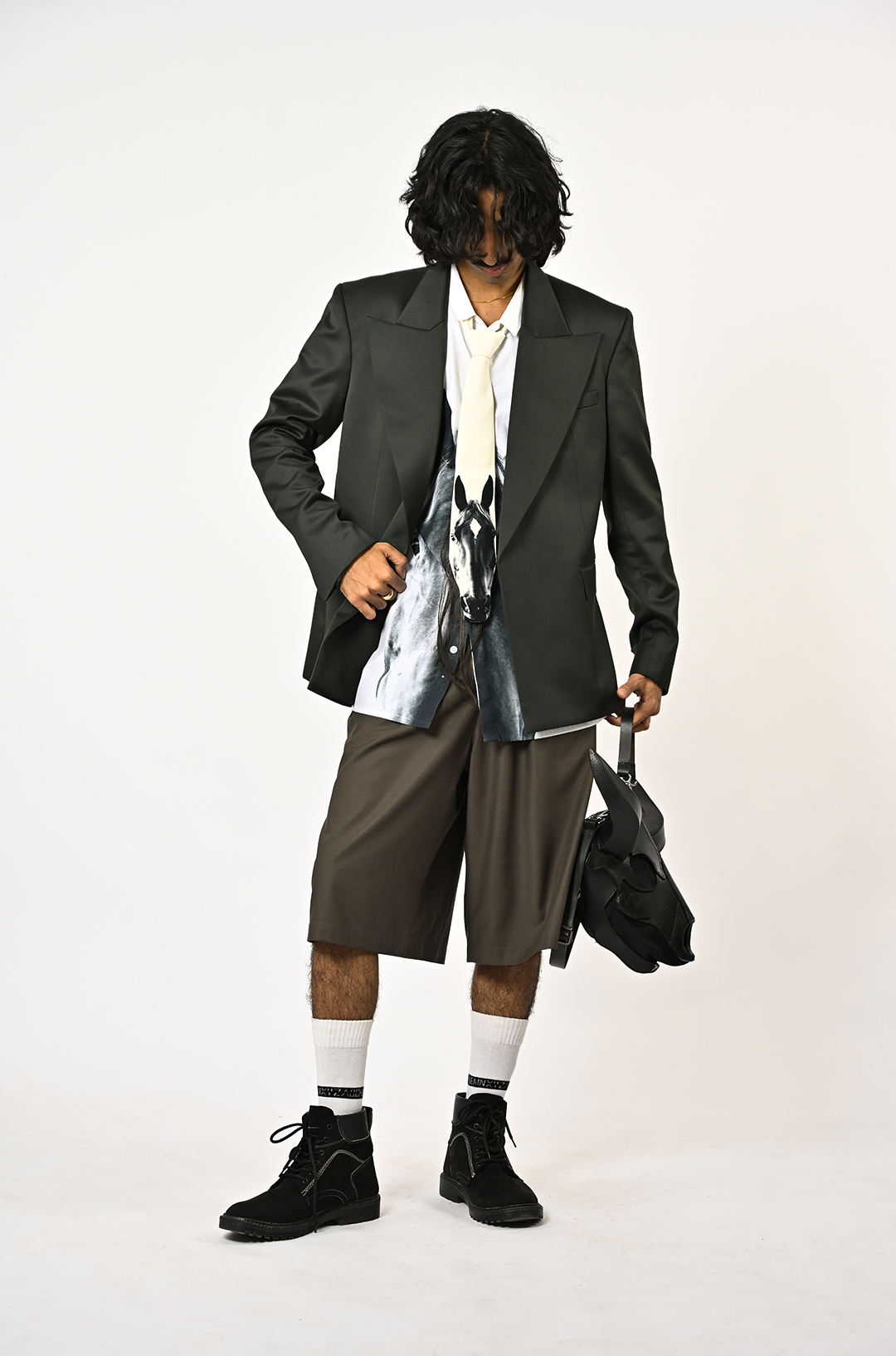 Horse tie with synthetic hair