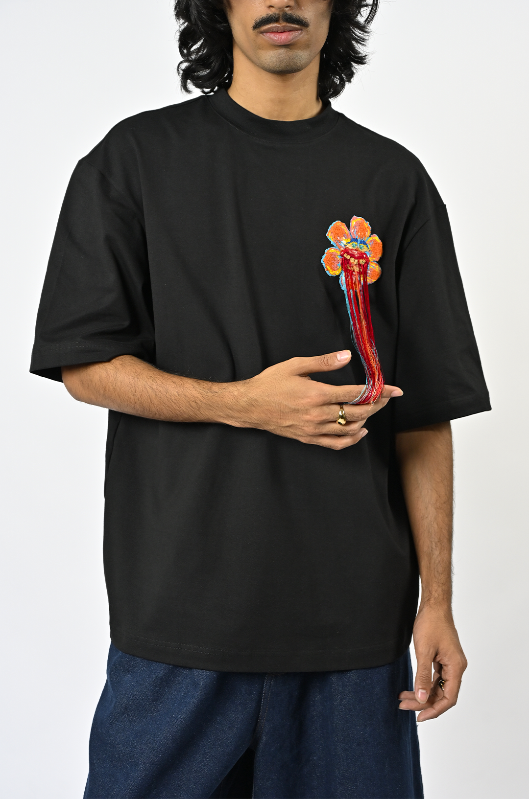 Hand-embroidered floral t-shirt (Black)