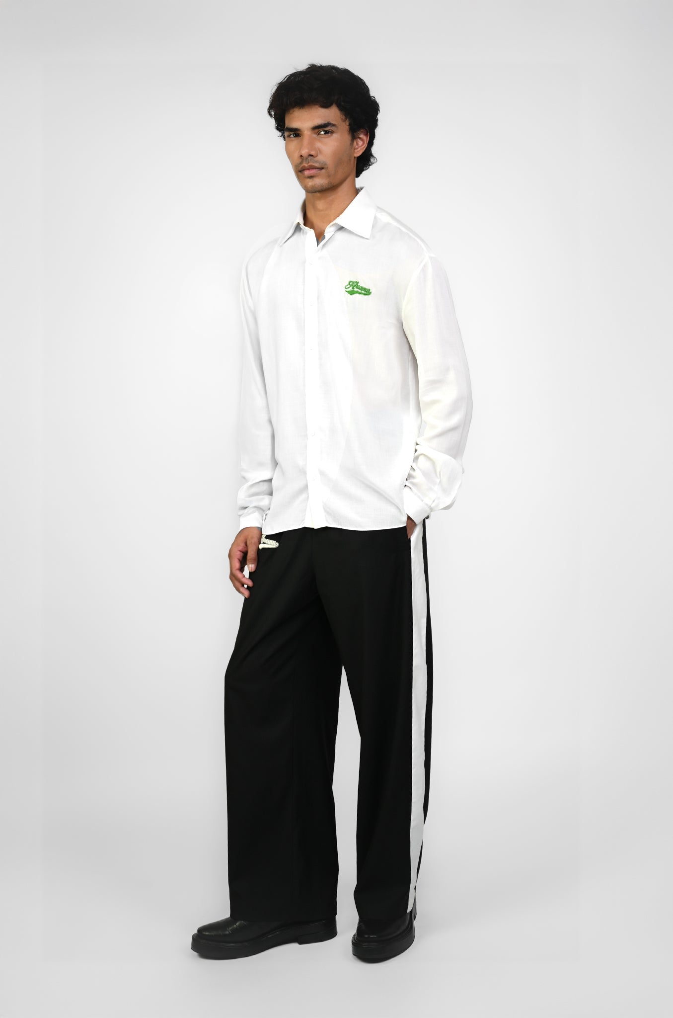 Embroidered logo cotton shirt (White)