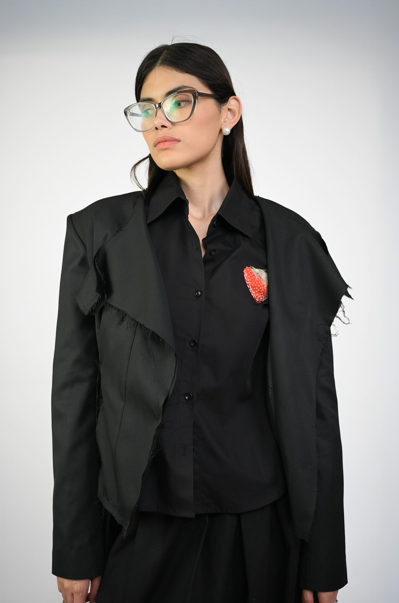 Embroidered shirt (Black)