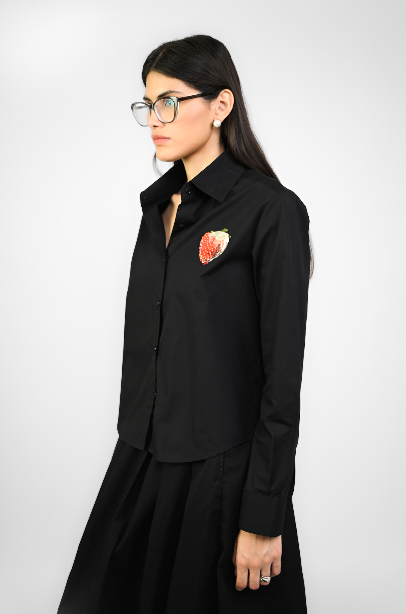 Embroidered shirt (Black)