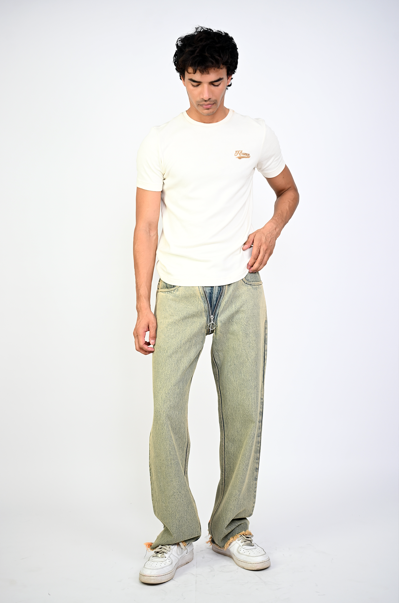 Vintage straight fit denim with zippered detail (Indigo)