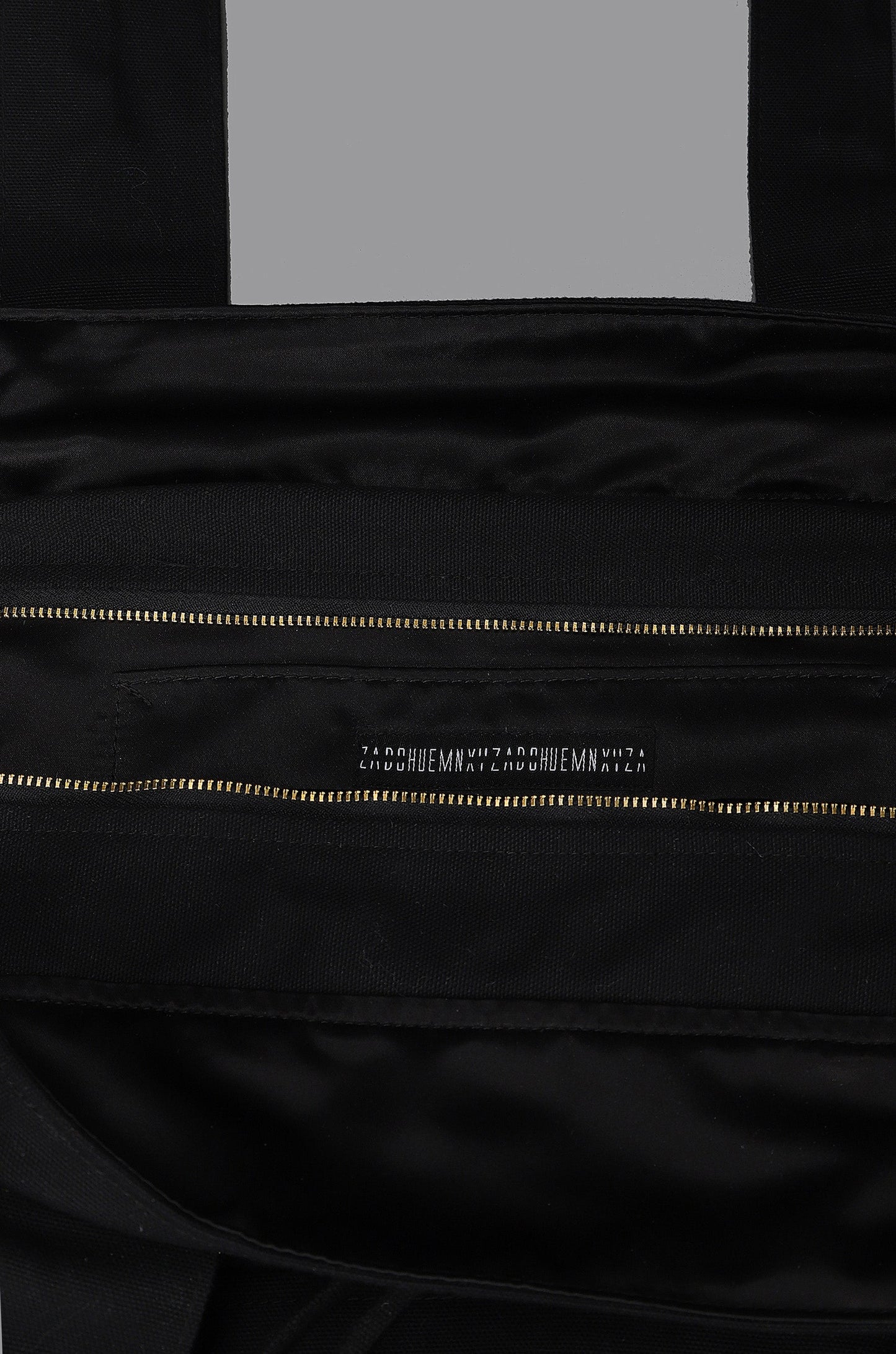 HUEMN Pocket Detailed Zippered Tote (Black)