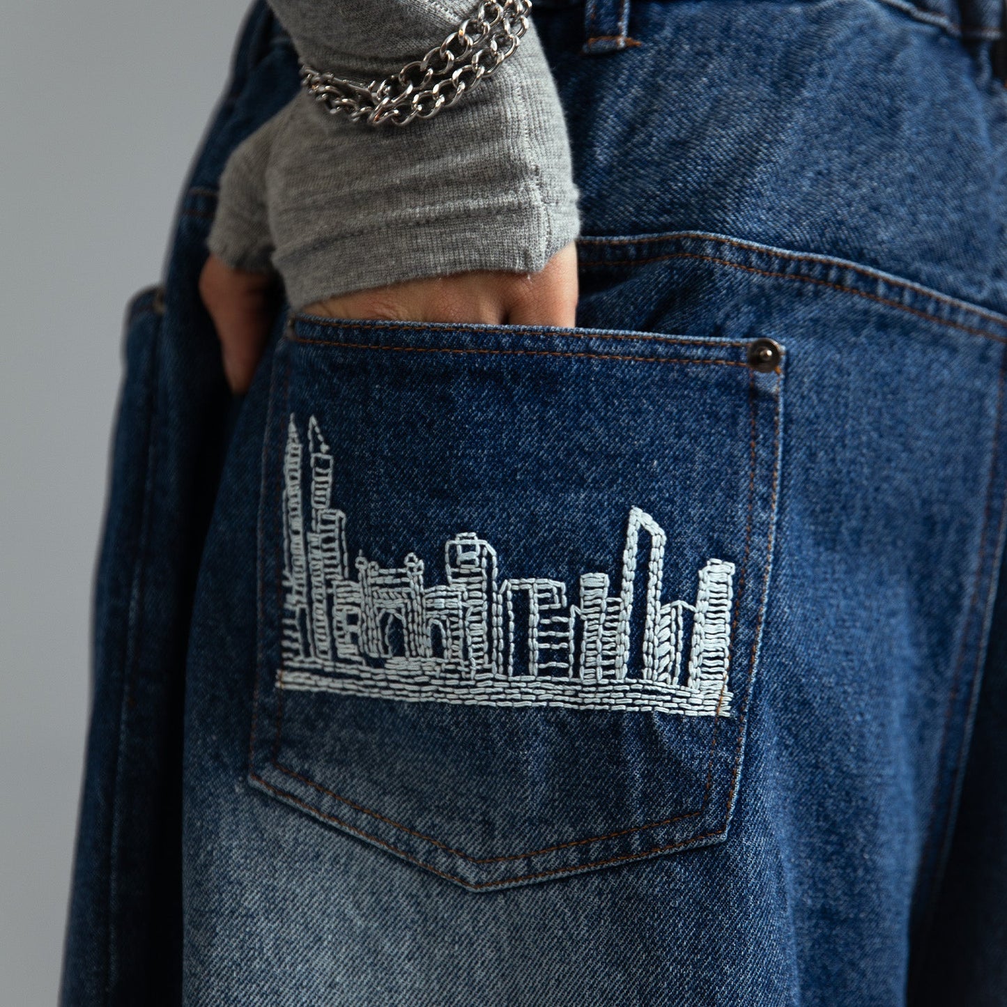 Royal Enfield Hunter 350 x HUEMN dark-washed denim (Indigo)