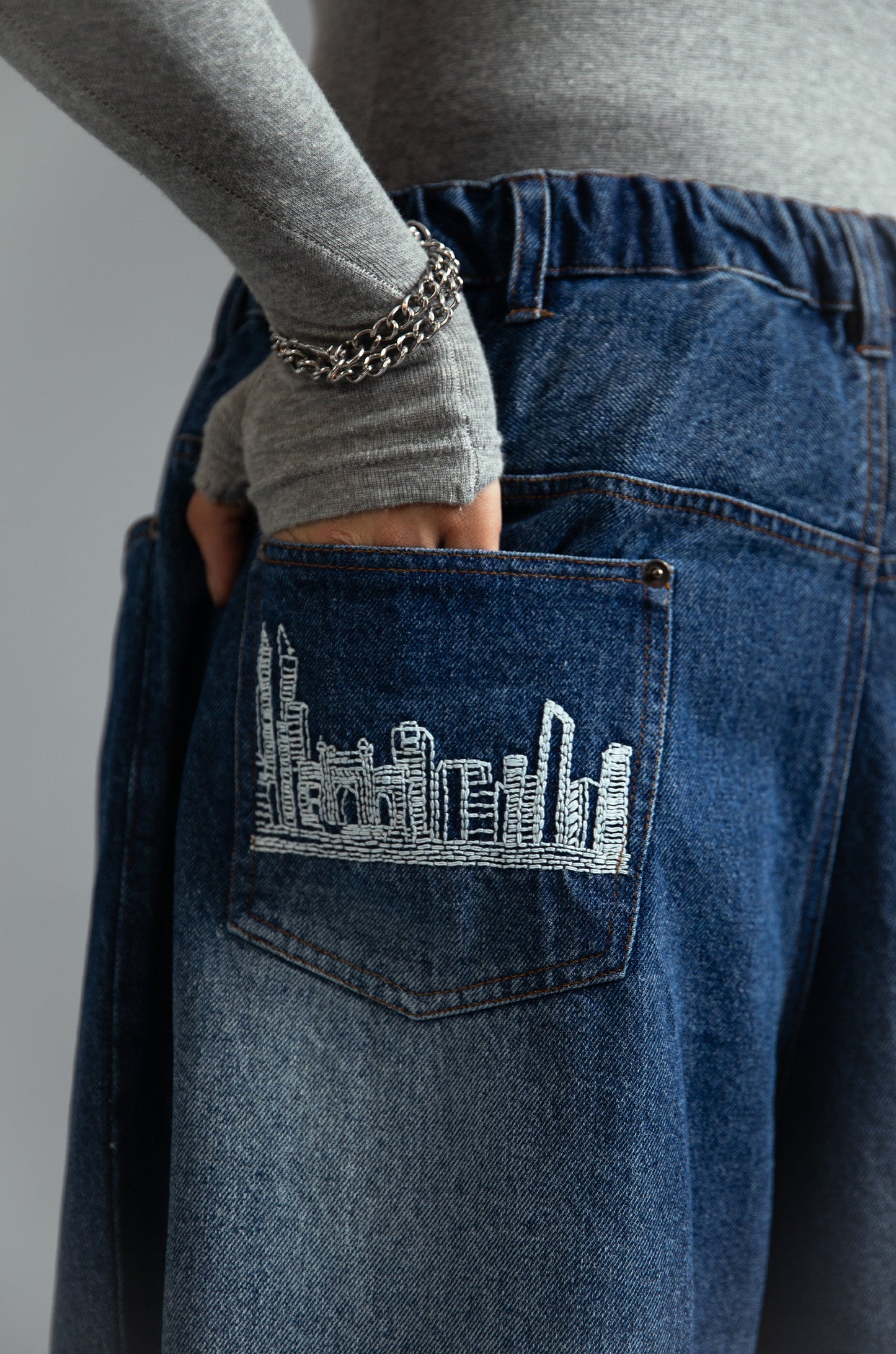 Royal Enfield Hunter 350 x HUEMN dark-washed denim (Indigo)