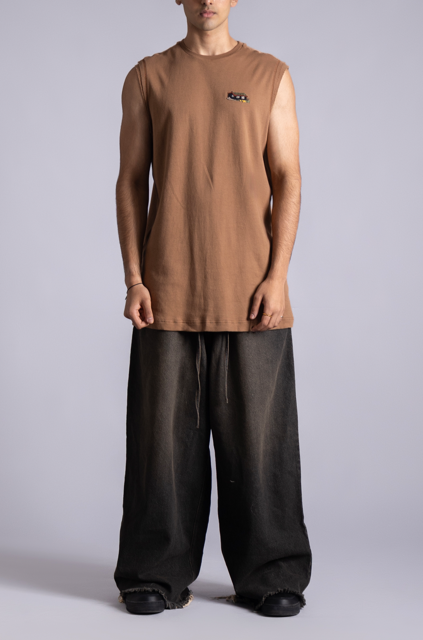 'The Ranch' Sleeveless T-shirt (Toffee)