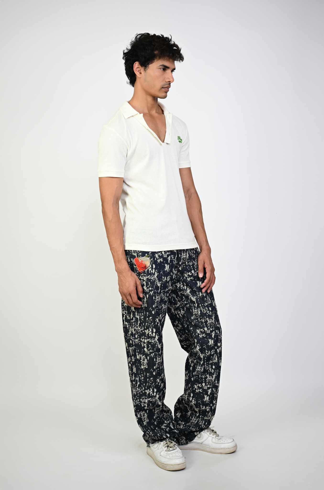 Straight fit denim in jacquard weave pattern(Indigo)