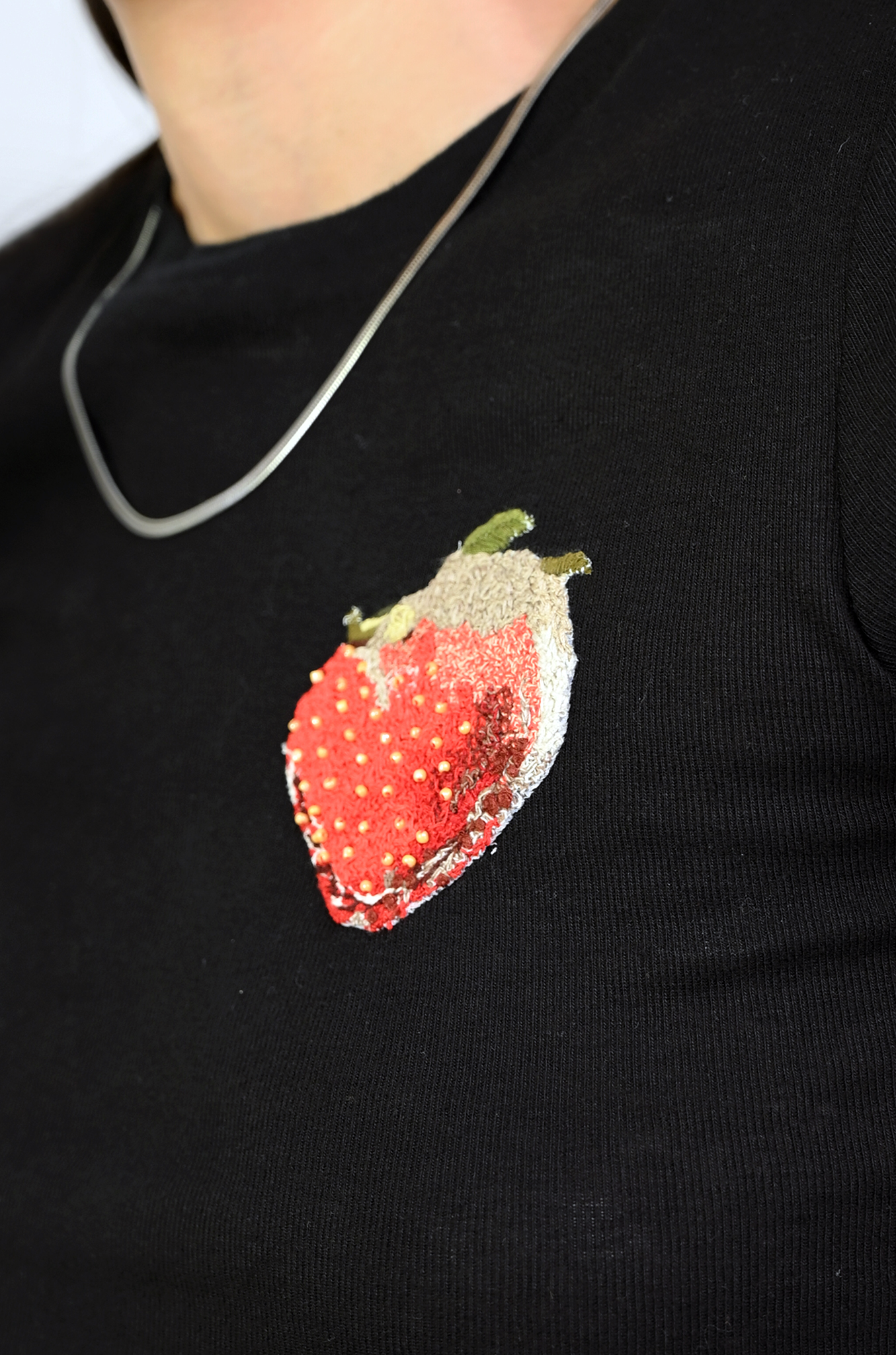 Embroidered Fitted T-shirt (Black)