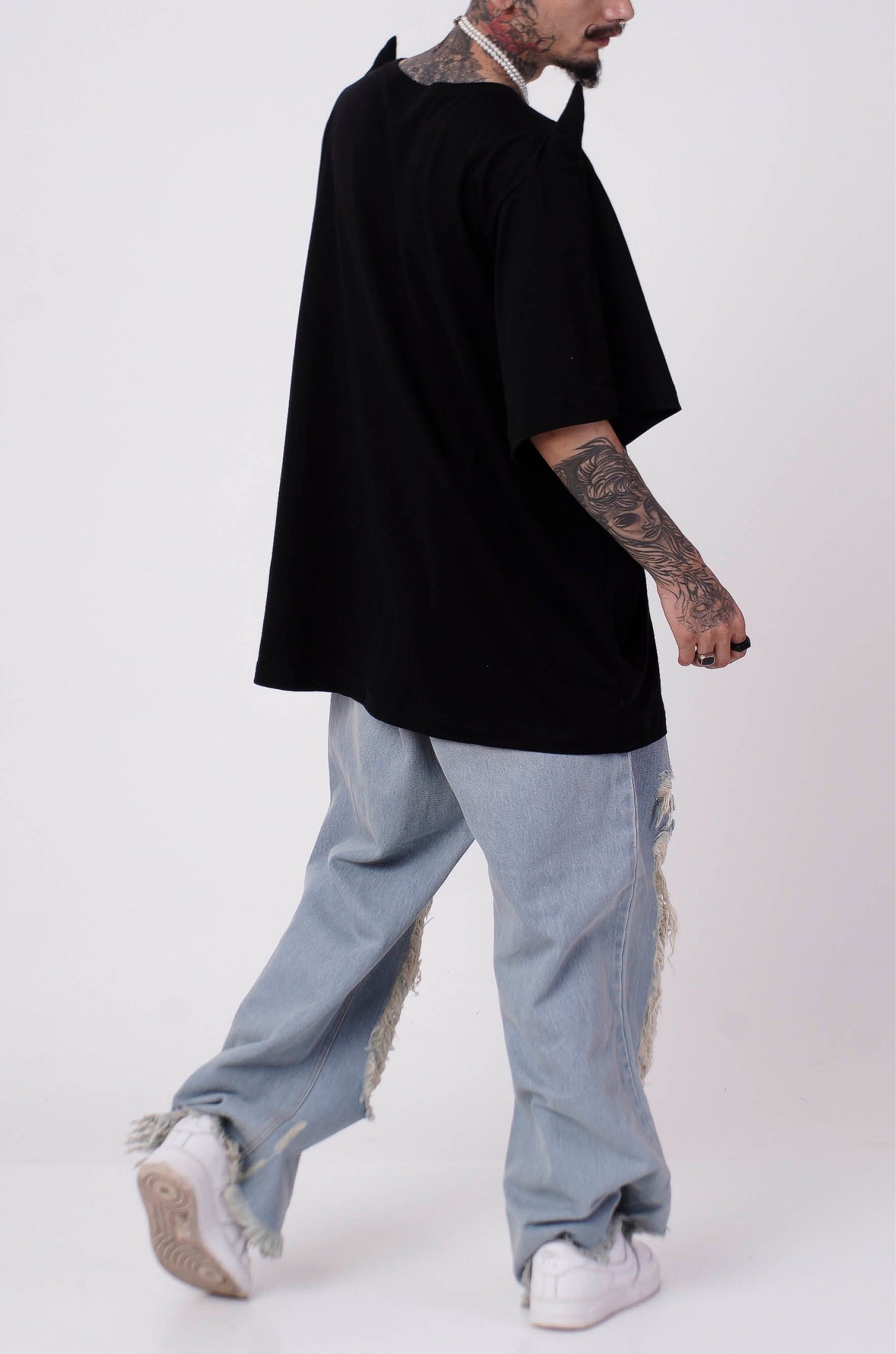 The Devil Wears Huemn T-Shirt 2.0 (Black)