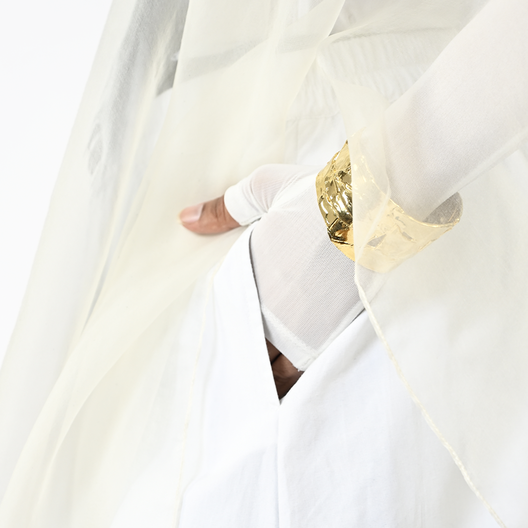 Sculpted gloved horse printed top