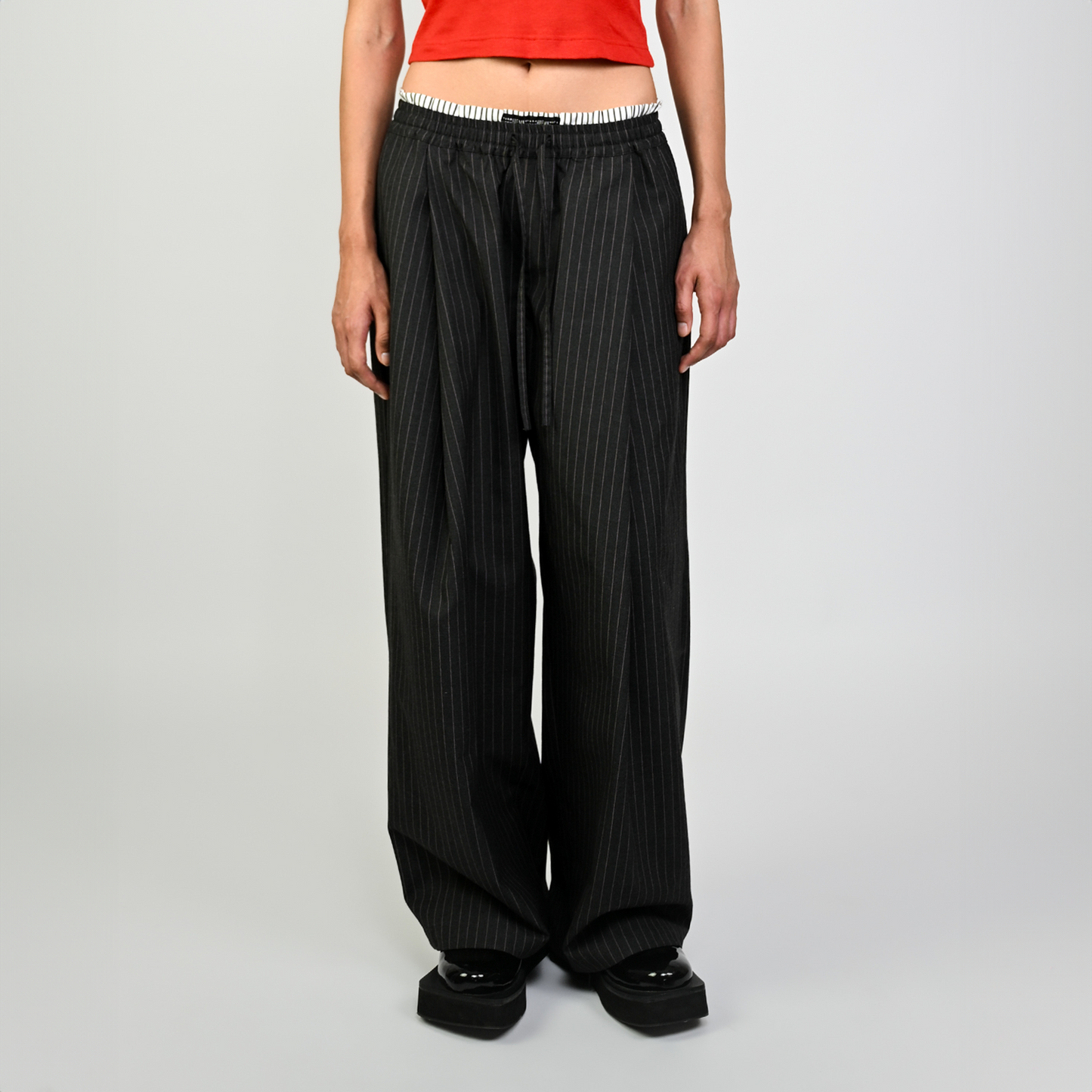 Pleated pinstriped trackpant(Black)
