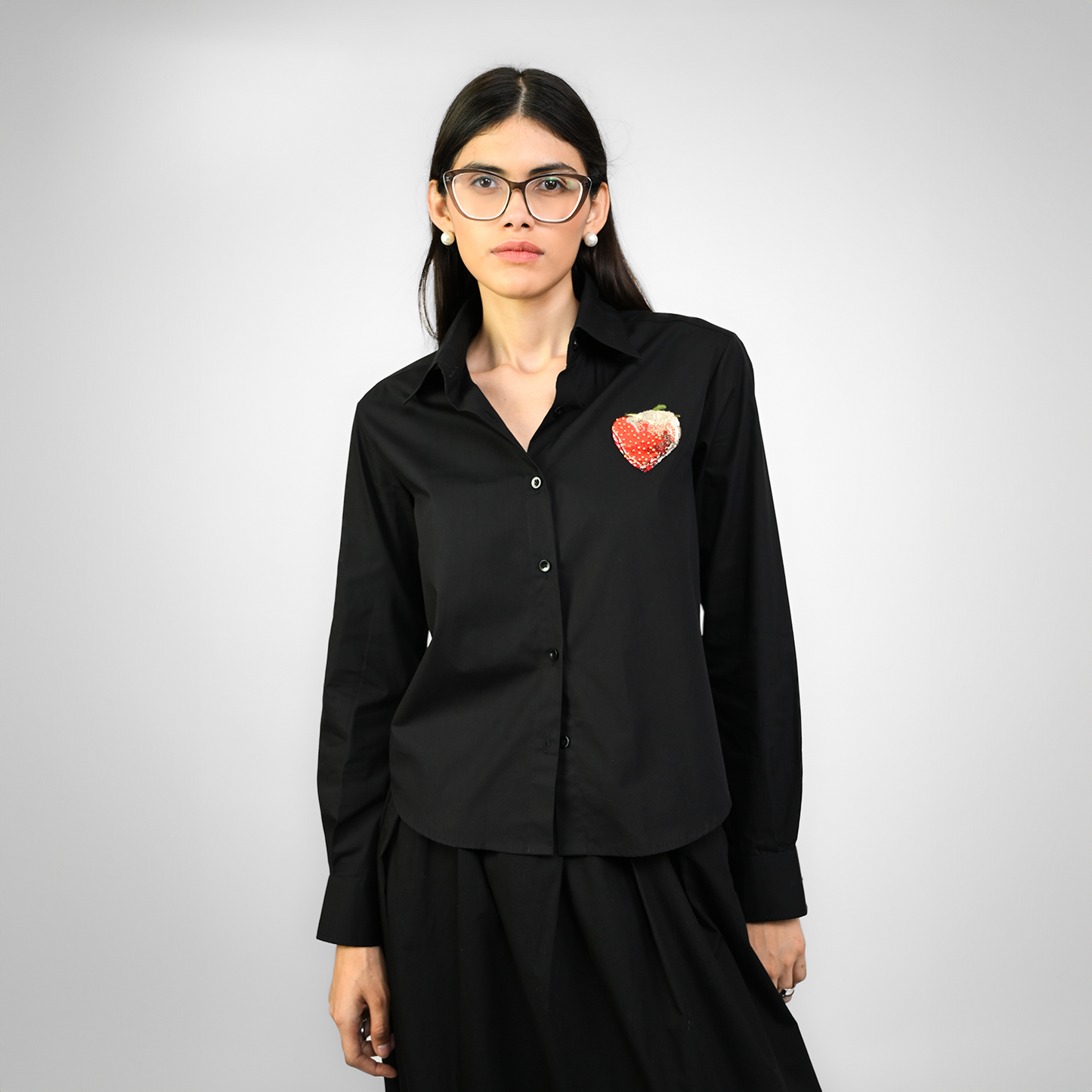 Embroidered shirt (Black)
