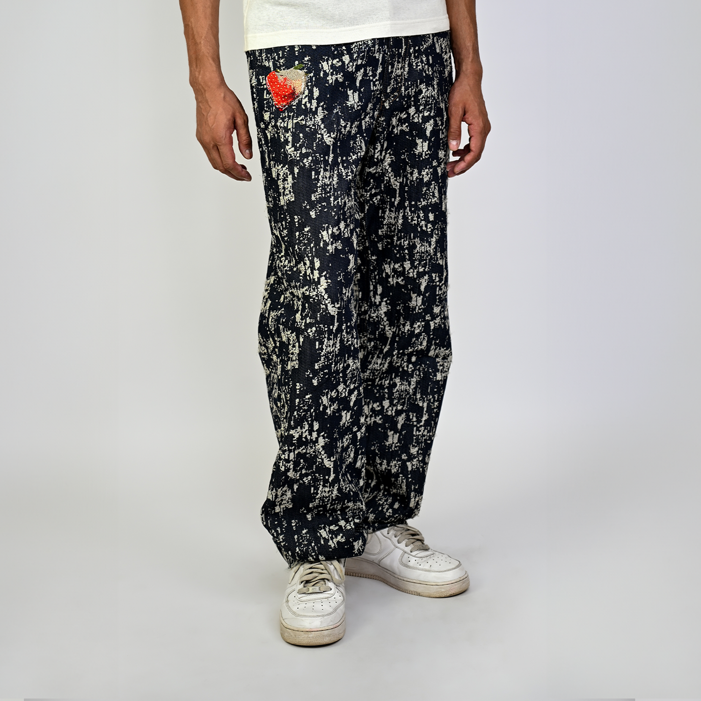 Straight fit denim in jacquard weave pattern(Indigo)