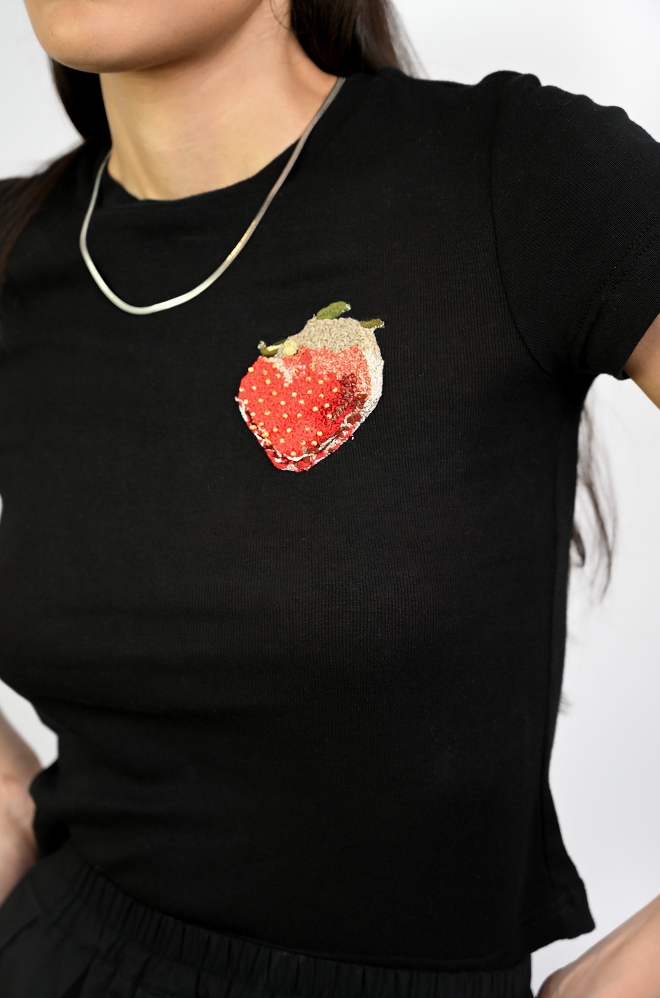 Embroidered Fitted T-shirt (Black)