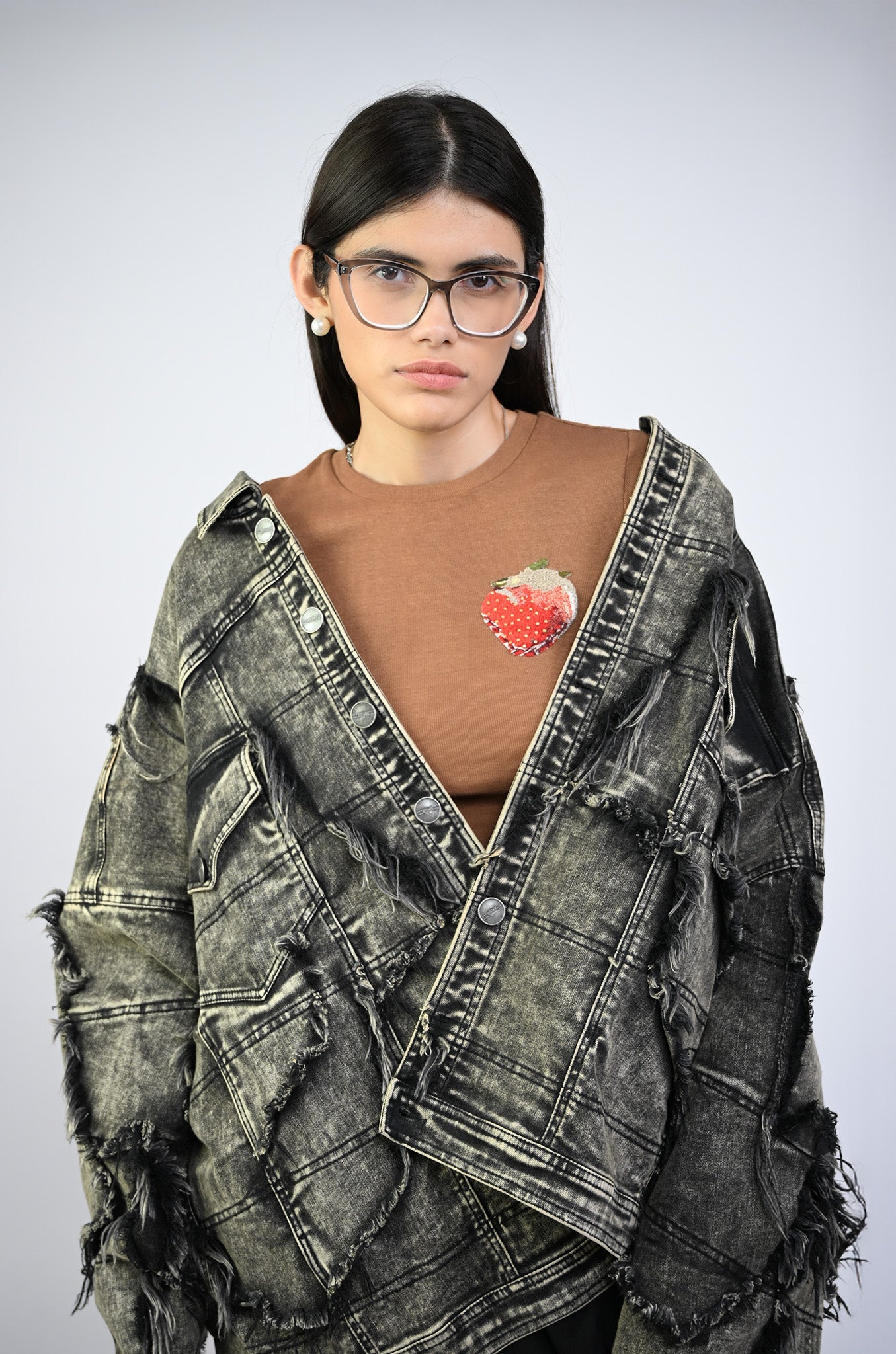 Embroidered Fitted T-shirt (Brown)