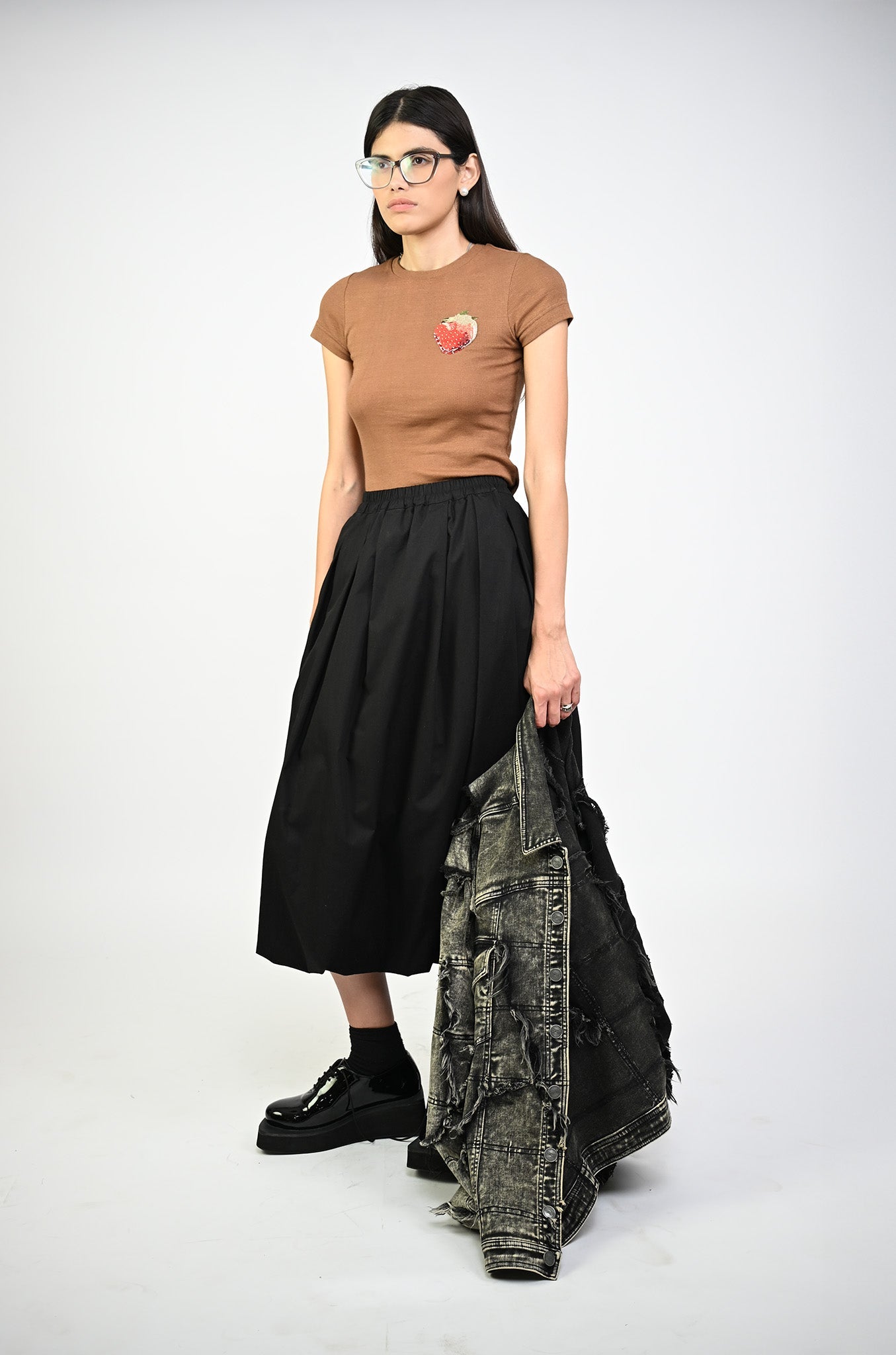 Embroidered Fitted T-shirt (Brown)