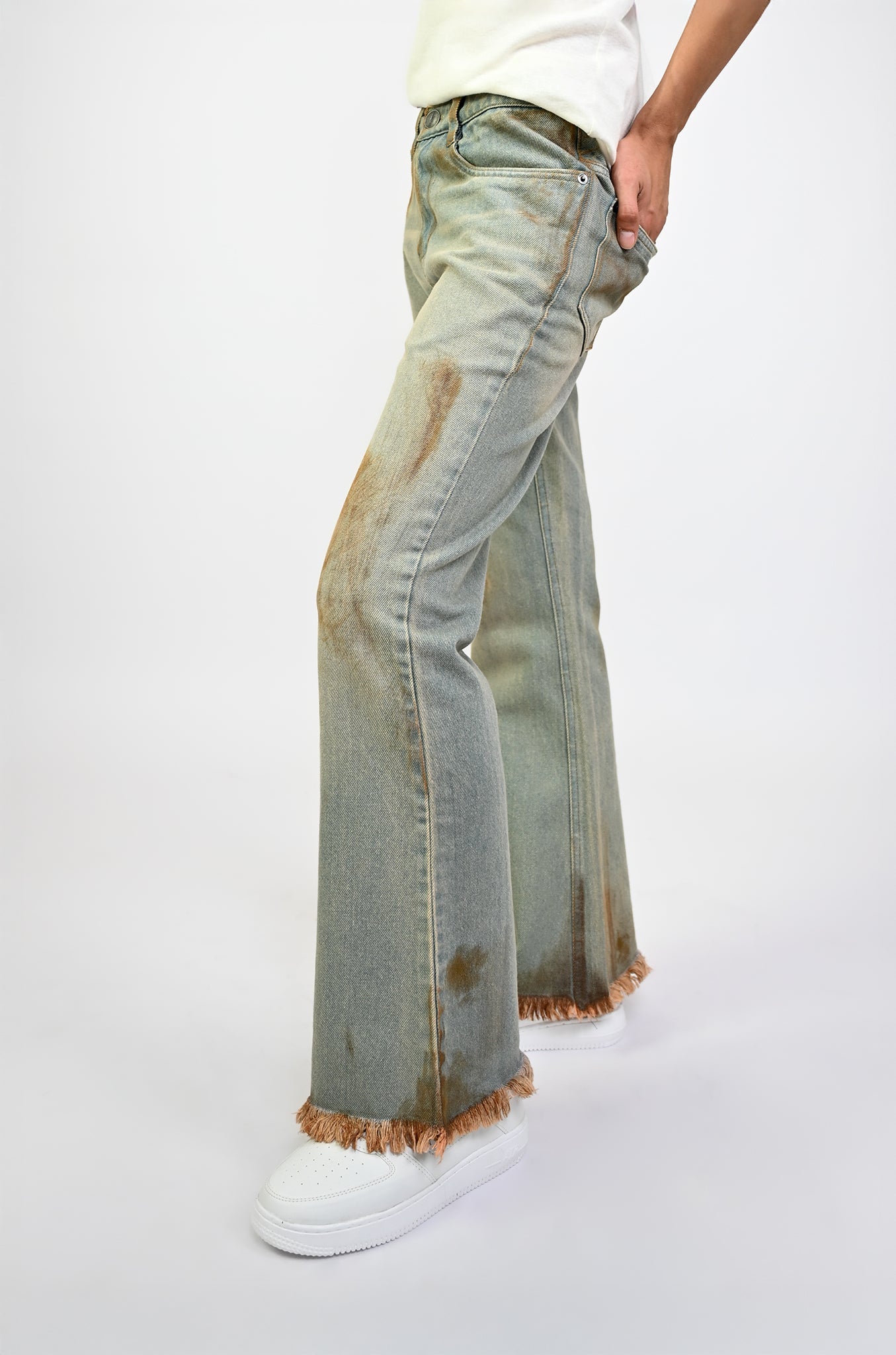 Bootcut denim with hand-painted light mud-washed surface (Indigo)