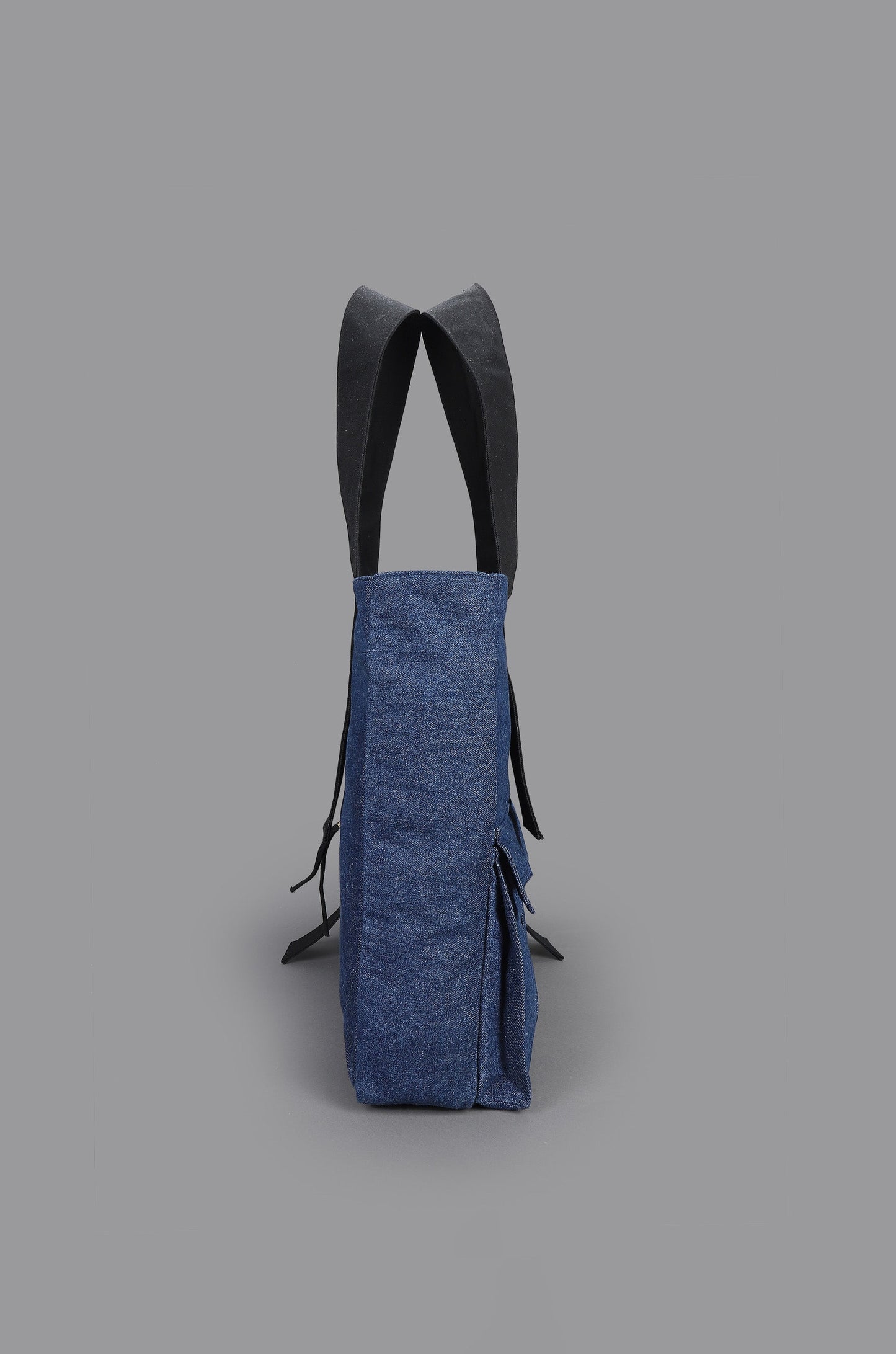 HUEMN Pocket Detailed Zippered Tote (Indigo)