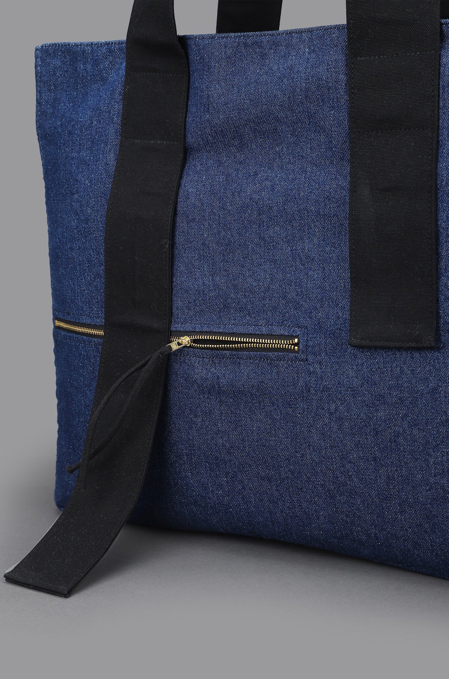 HUEMN Pocket Detailed Zippered Tote (Indigo)