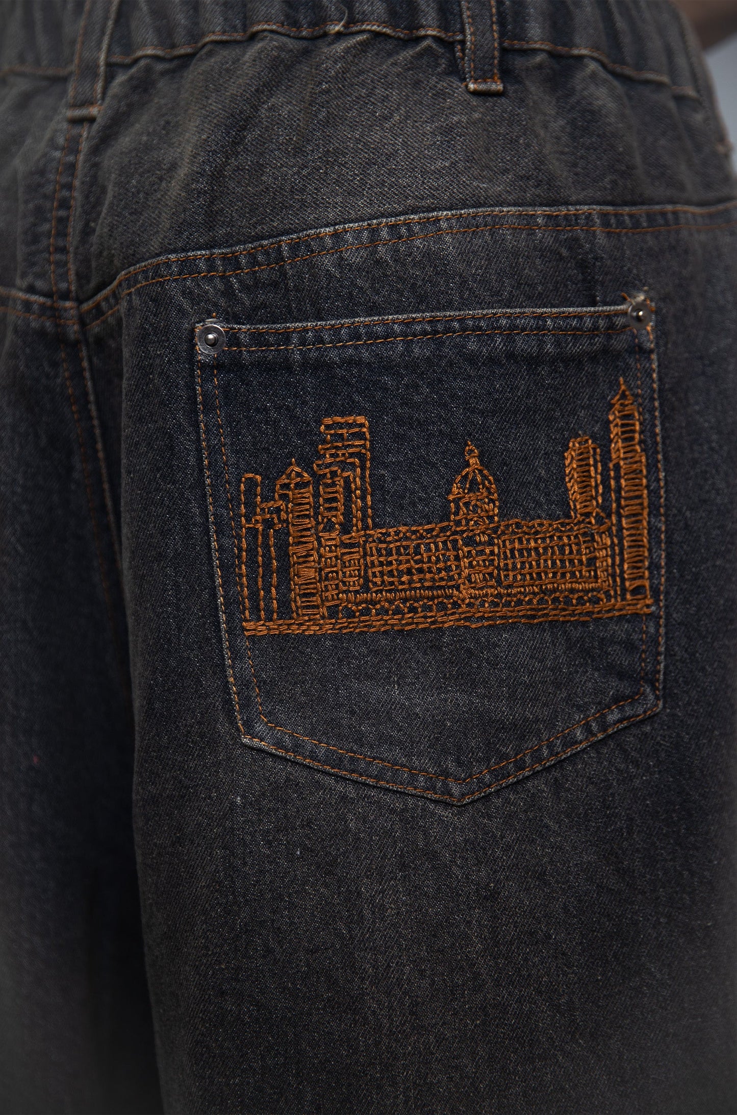 Royal Enfield Hunter 350 x HUEMN Skyline dark-washed denim (Black)