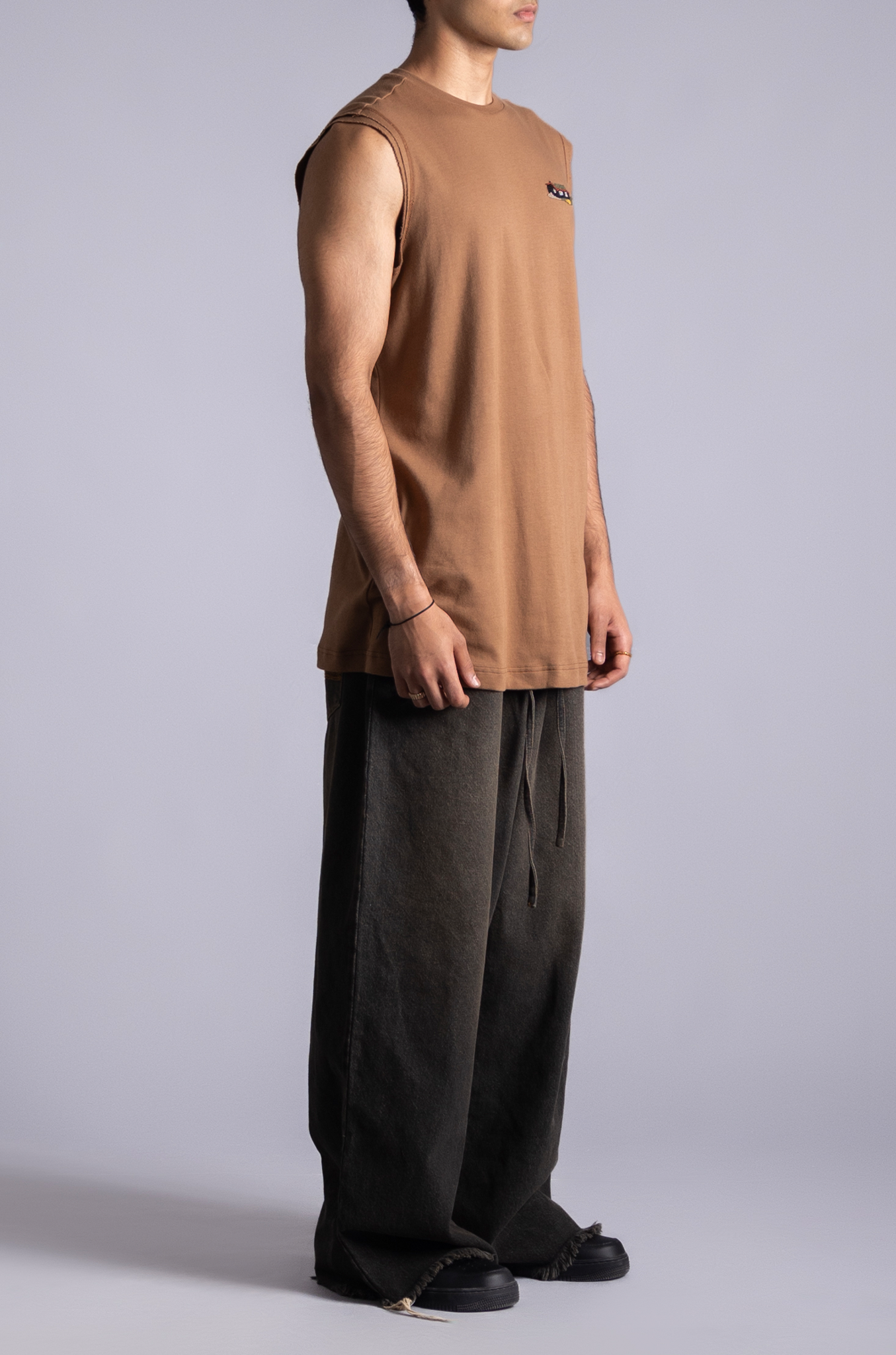 'The Ranch' Sleeveless T-shirt (Toffee)